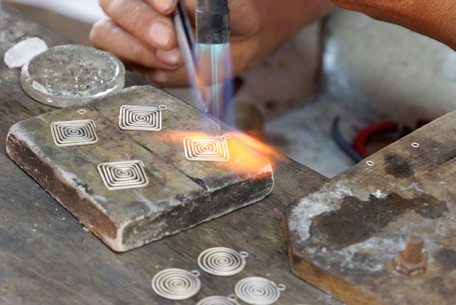 Traditional Ecuadorian silver jewelry crafting with spiral designs in Chordeleg workshop